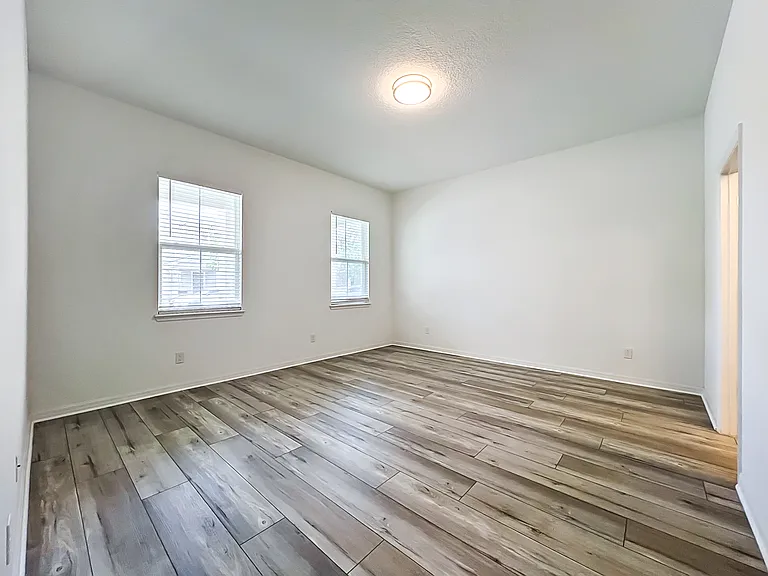 16007 Micelli Dr — Photo 33