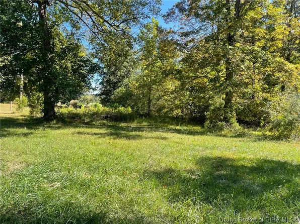 279 E Shorts Corner Road, Pekin, IN 47165