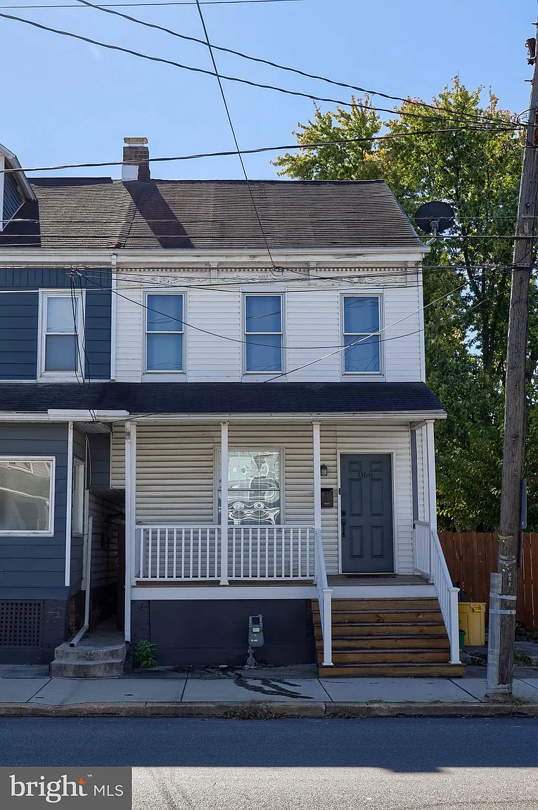 866 E Prospect St photo 1