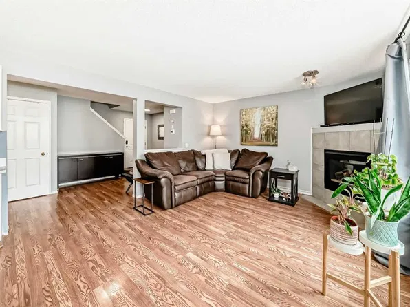 15 E Citadel Meadow Cres NW, Calgary, AB T3G 4Z1