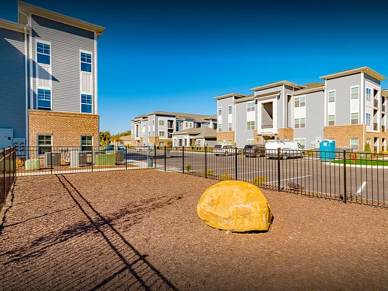 Grand Oaks Apartments — Photo 42