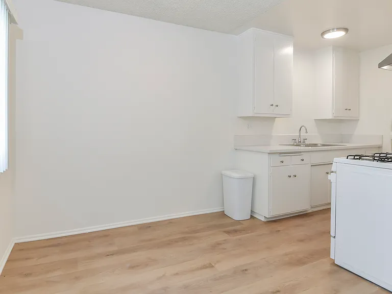 657 Milford St #3 — Photo 7