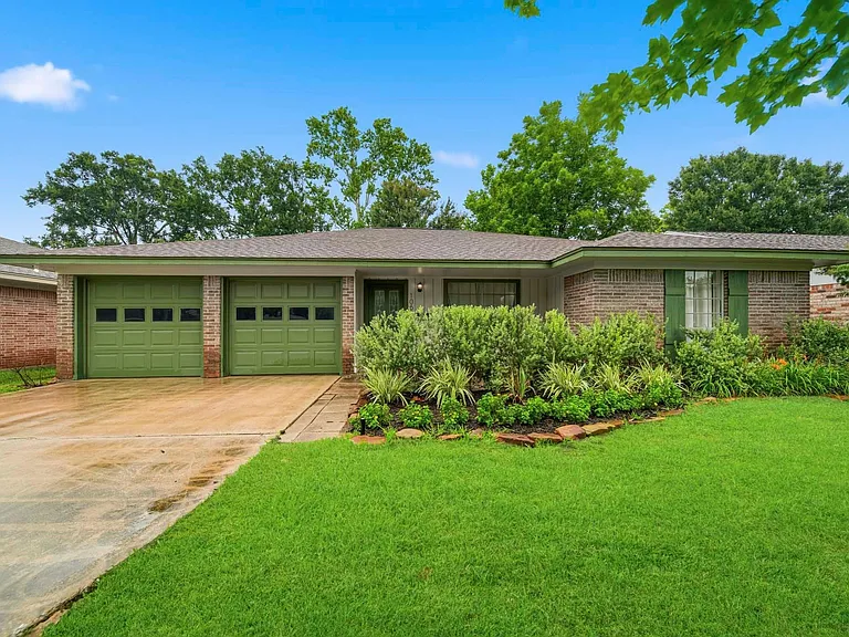10658 Northbrook Dr — Photo 1