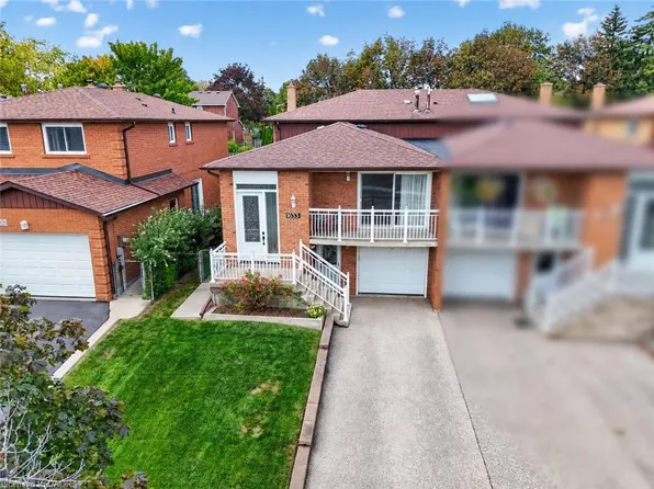 1633 Warren Dr, Mississauga, ON L4W 2X1