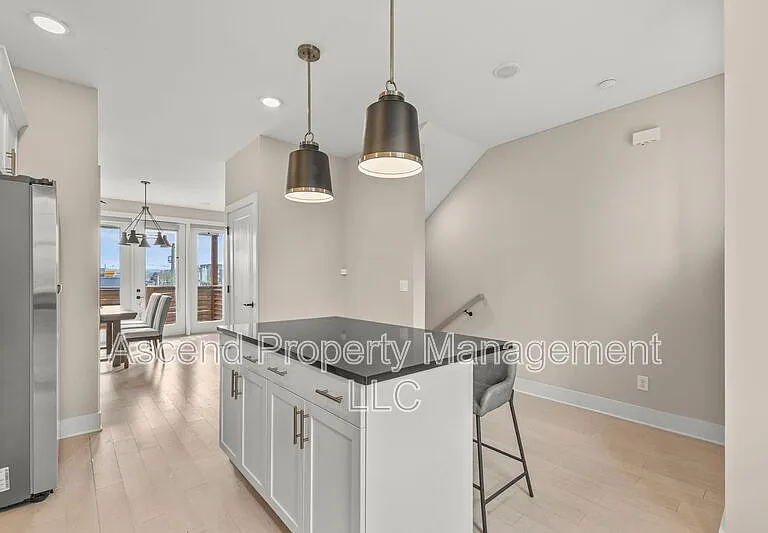 3155 Saint Elmo Ave #10 — Photo 9