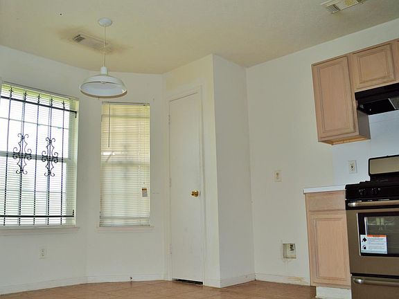 4th image of 5310 Honeyvine Dr