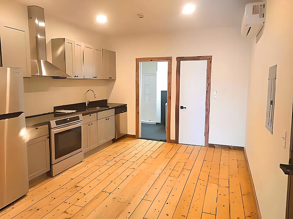 257 3rd St #3R