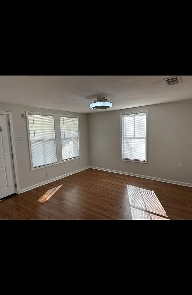 3 bed, $1,250 — Photo 3