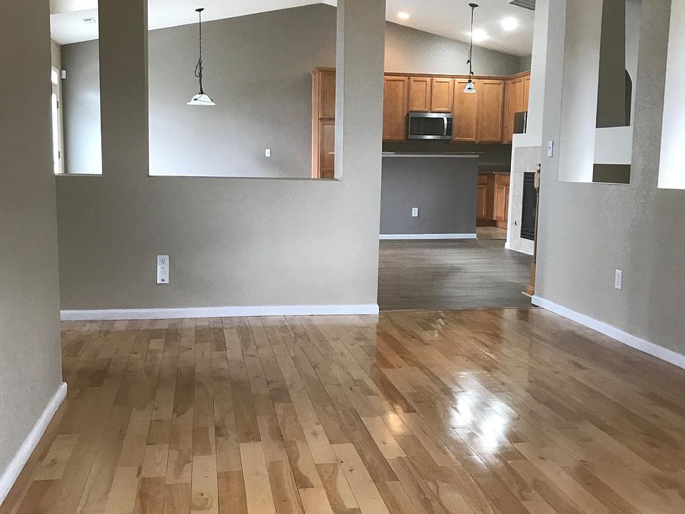 Spacious loft area off great room