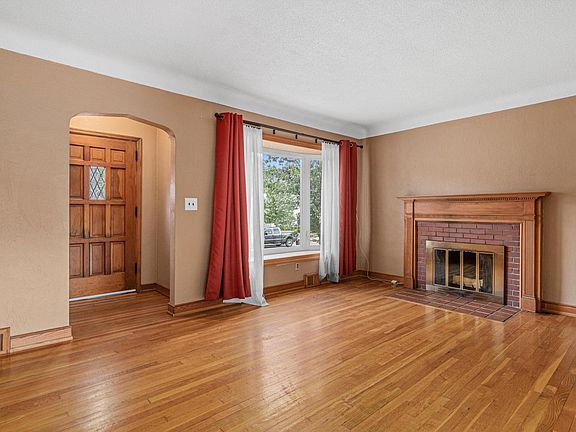 2nd image of 1639 Chamber St