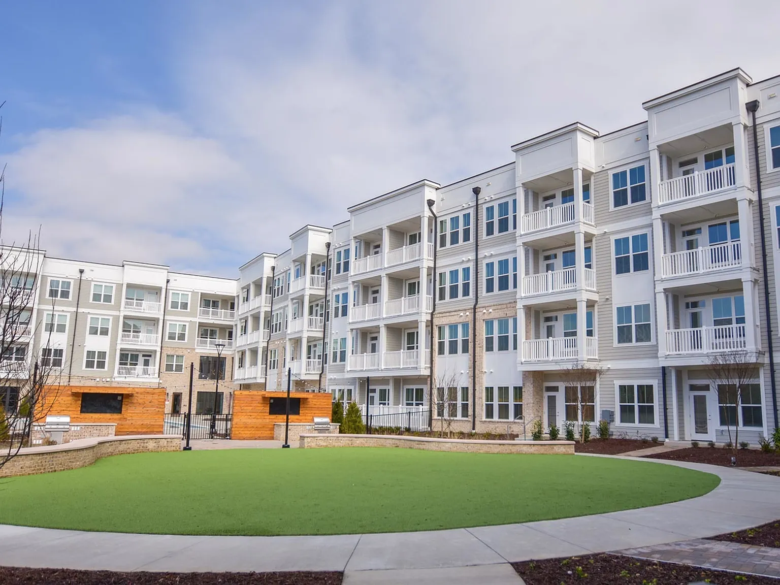 The Ivy at Ariston — Photo 4