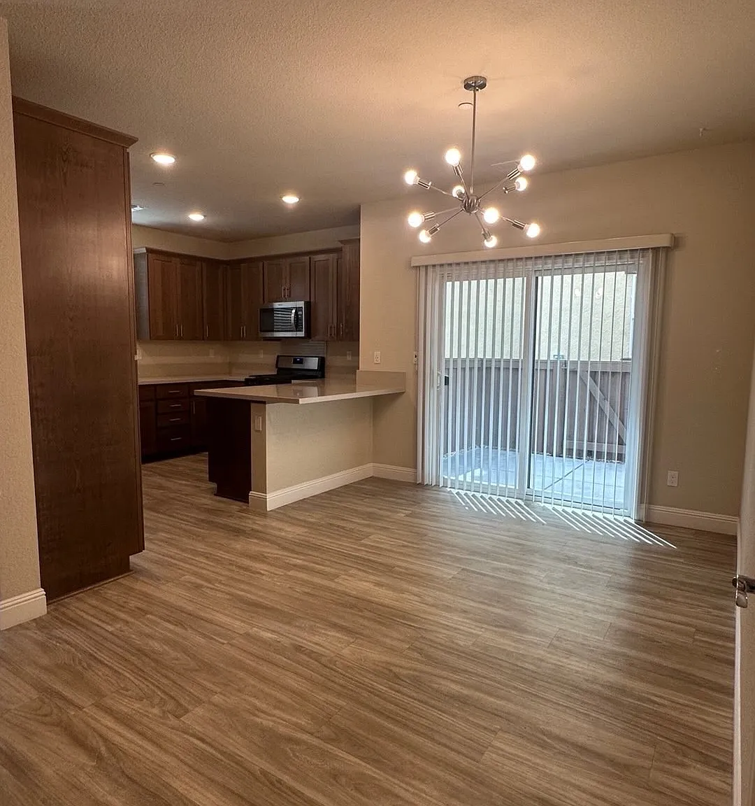 3 bed, 2.5 bath, 1542 sqft, $2,400 — Photo 3