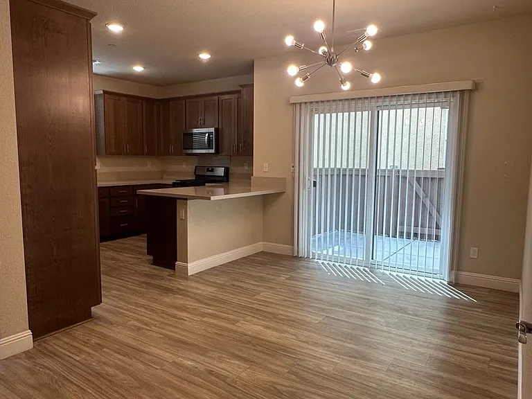 968 Posey St — Photo 3