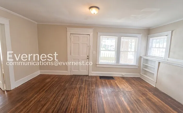 1119 Graymont Ave W — Photo 7