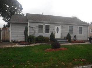 43 Harbor View Ln, Toms River, NJ 08753