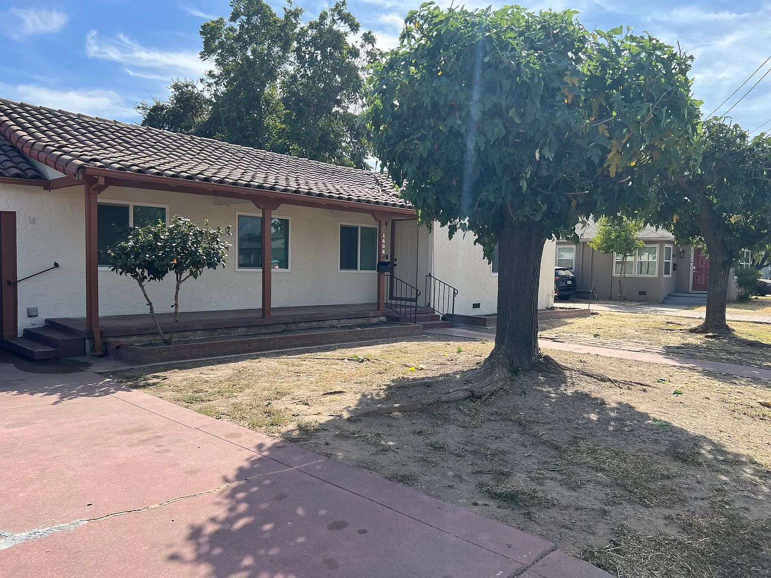 3 bed, 1.5 bath, 1262 sqft, $2,049 — Photo 2