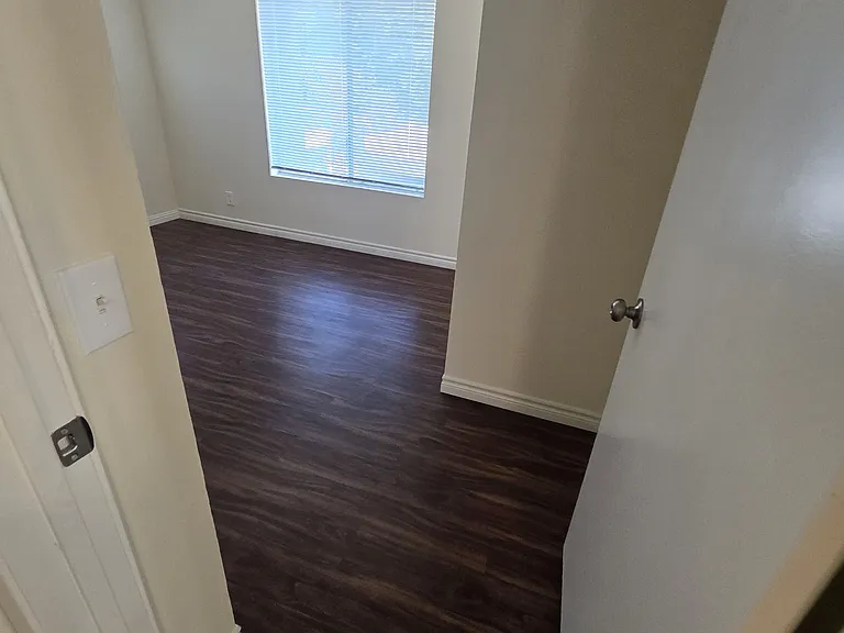 344 W Chevy Chase Dr #7 — Photo 9
