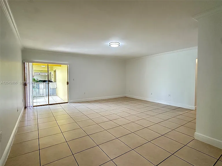 2536 Van Buren St #5A — Photo 2