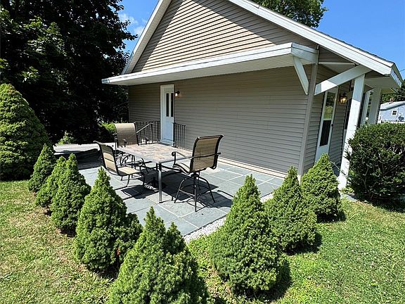 3rd image of 35 Willow Road