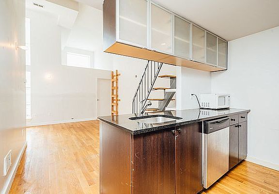 3rd image of 130 Scholes St APT 2B