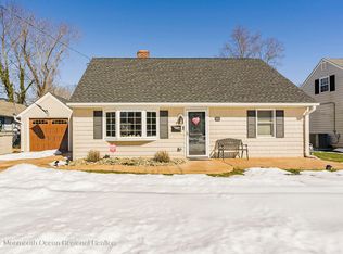 85 Roosevelt Cir E, Red Bank, NJ 07701