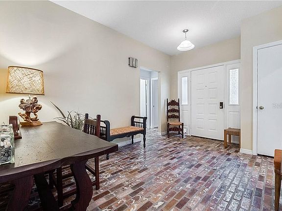 4th image of 129 Woden Way
