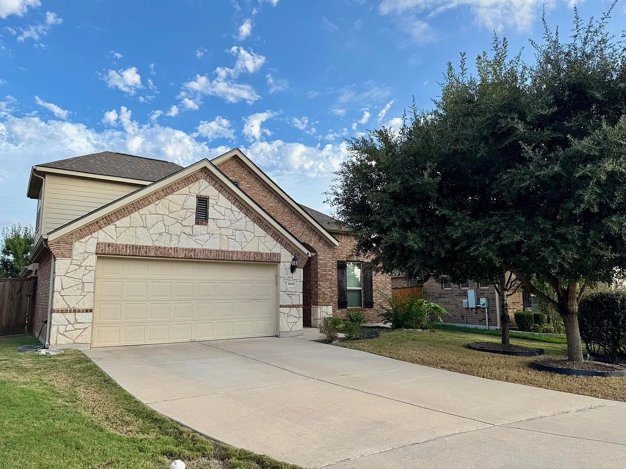 3 bed, 2.0 bath, 2312 sqft, $2,450 — Photo 1