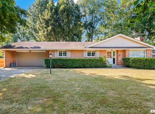 6 Wildwood Rd, Leland Grove, IL 62704