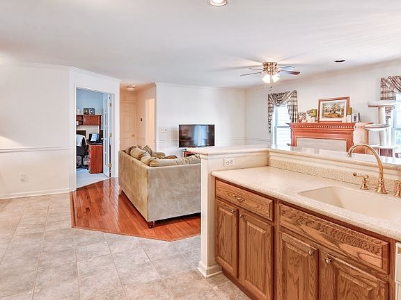 2nd image of 121 Bourne Cir #903