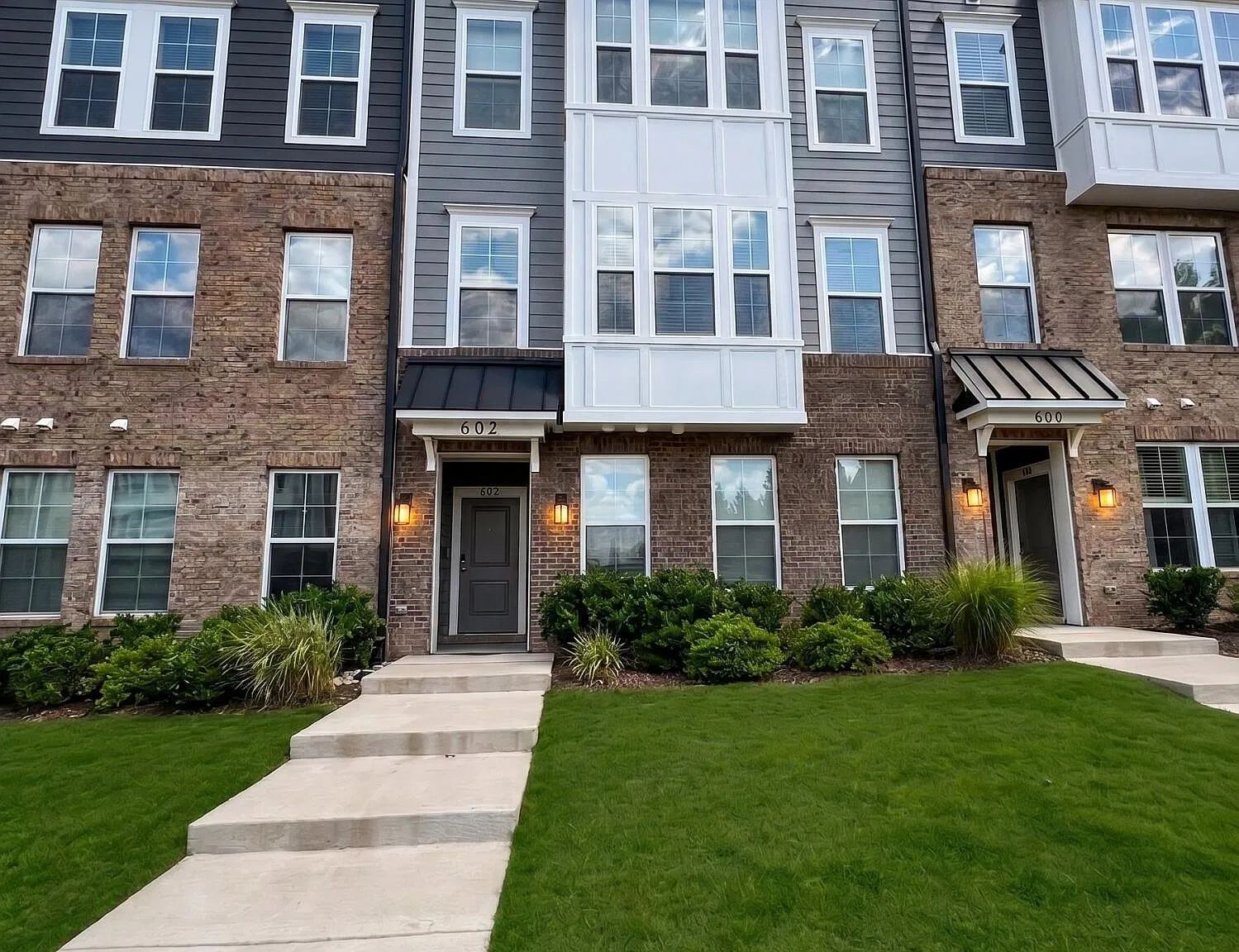 3 bed, 2.5 bath, 1596 sqft, $1,875 — Photo 2