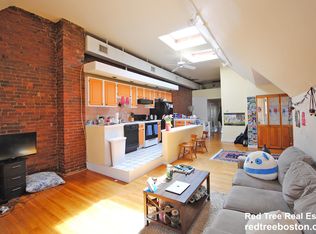 1678 Beacon St #1678, Brookline, MA 02445