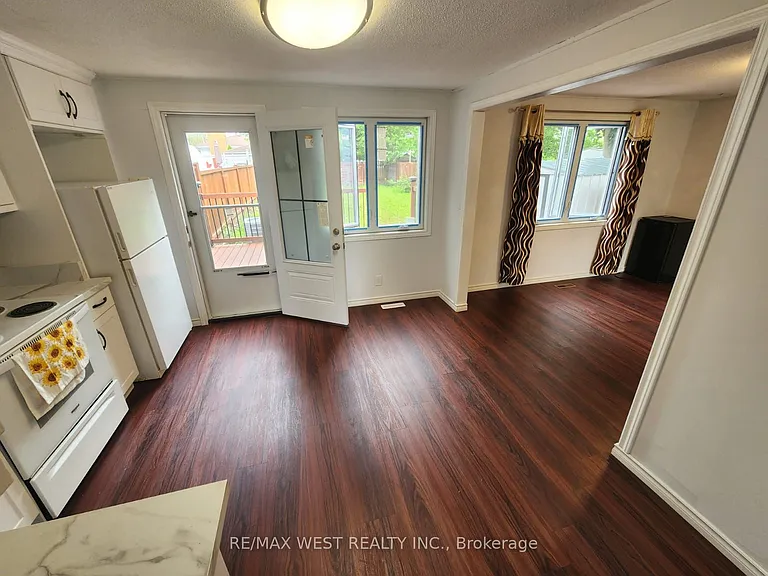 10658 Atwater Cres — Photo 13