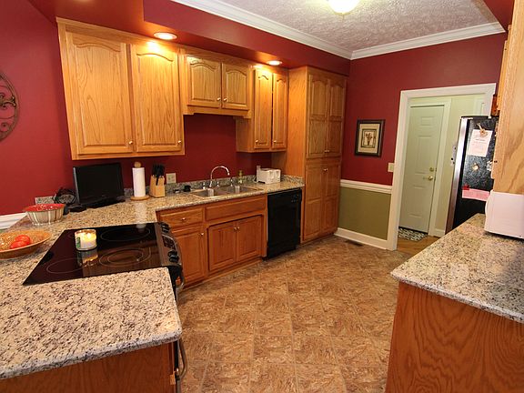 3rd image of 1531 Canterbury Ln
