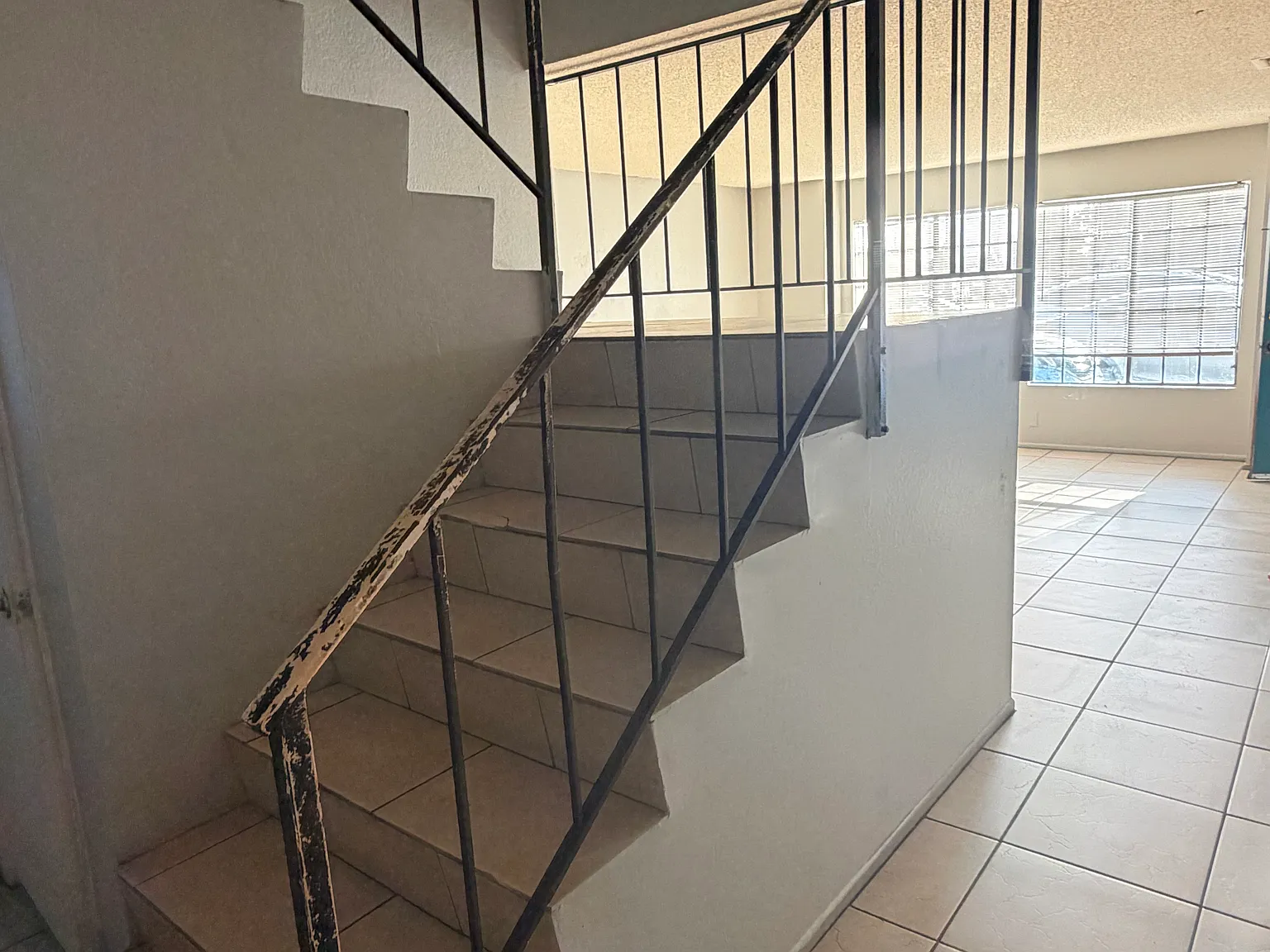 3 bed, 2.5 bath, 1563 sqft, $3,300 — Photo 3