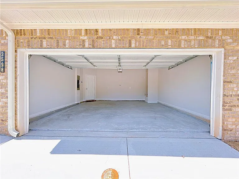 2586 Mills Commons Dr — Photo 26