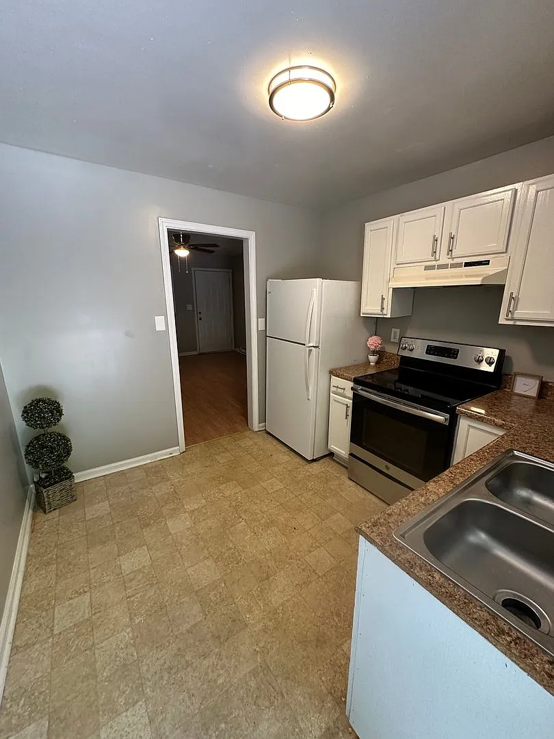 610 W 5th Ave — Photo 2