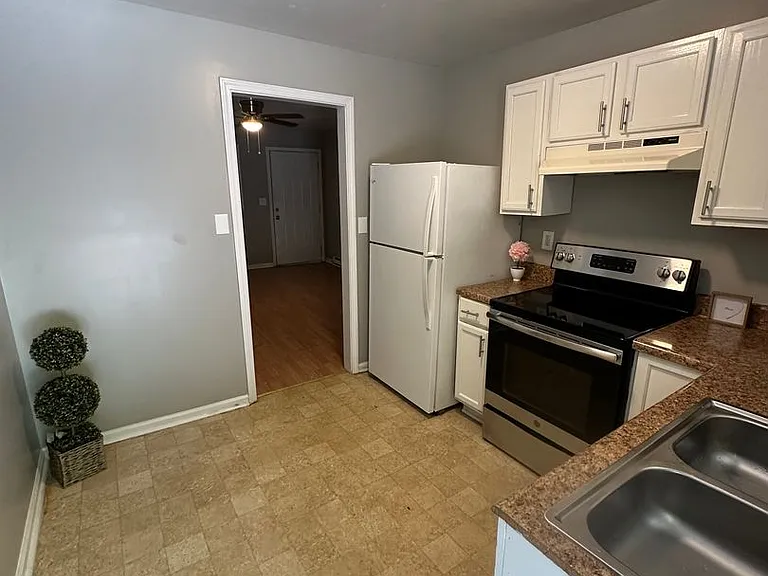 610 W 5th Ave — Photo 2