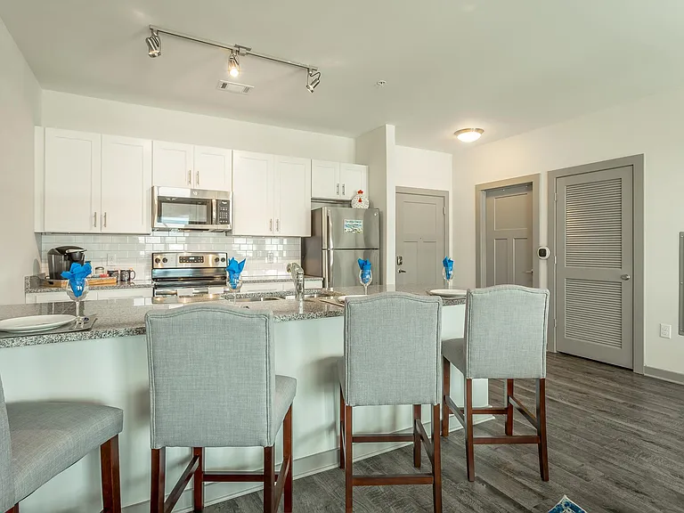 804 Riverfront Pkwy #206 — Photo 2
