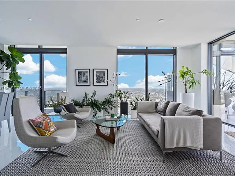 88 SW 7th St #4203 — Photo 4
