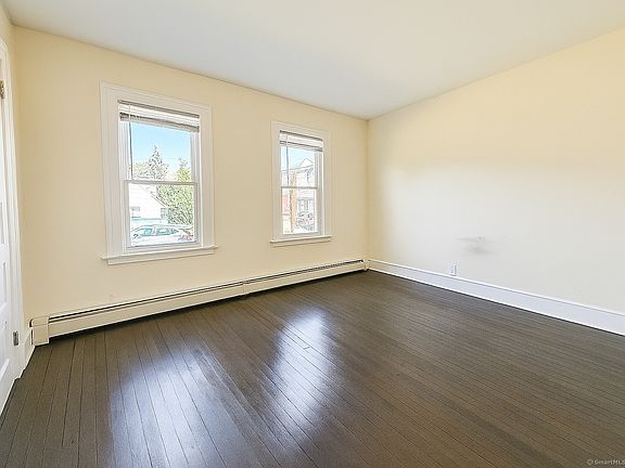 4th image of 24 Miller St Floor 2