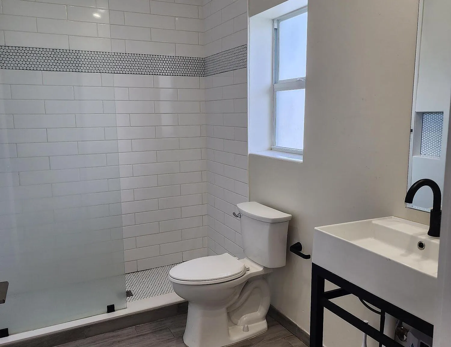 1 bed, 1.0 bath, 640 sqft, $1,995 — Photo 4