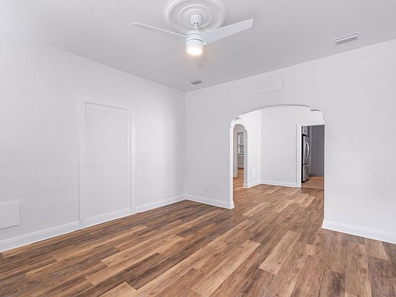4th image of 206 N Albany Ave