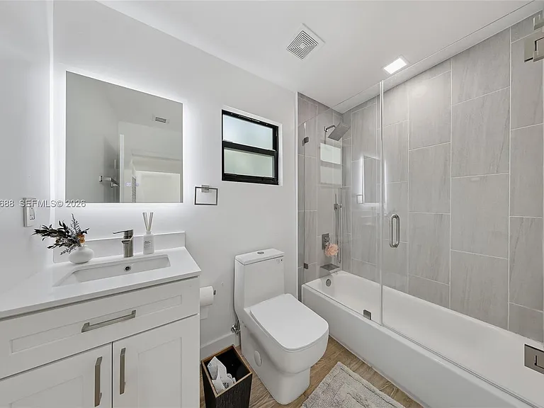 180 SW 38th Ct — Photo 14