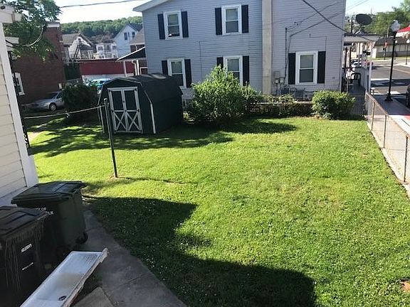 3rd image of 400 E Chestnut St