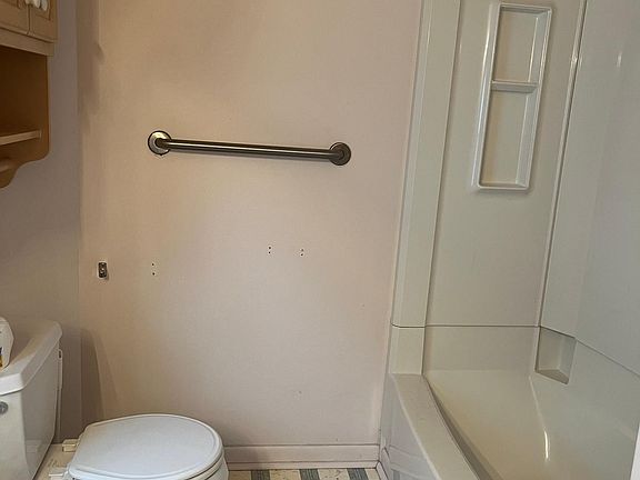 Second floor full bathroom.