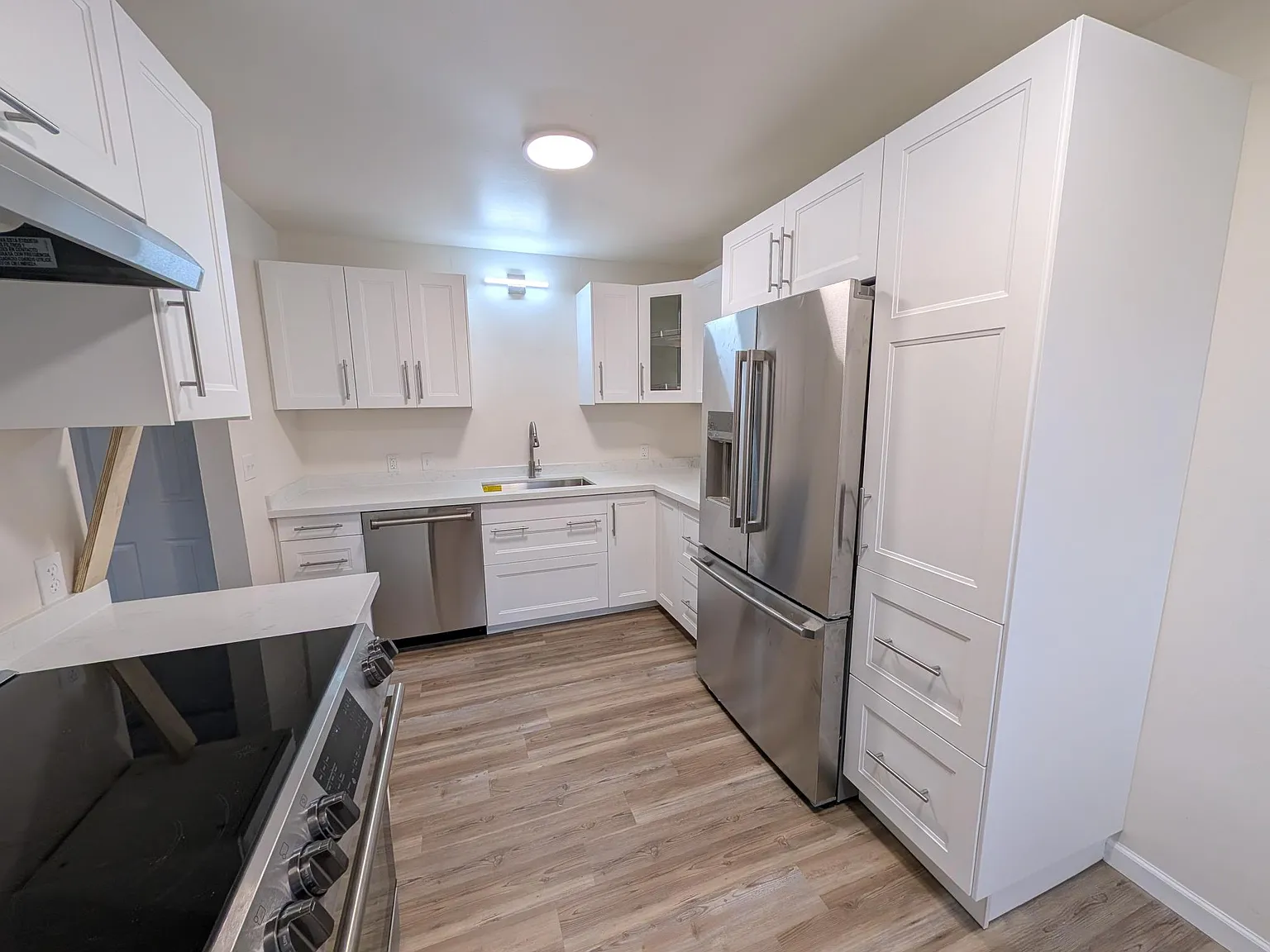 2 bed, 900 sqft, $2,100 — Photo 4