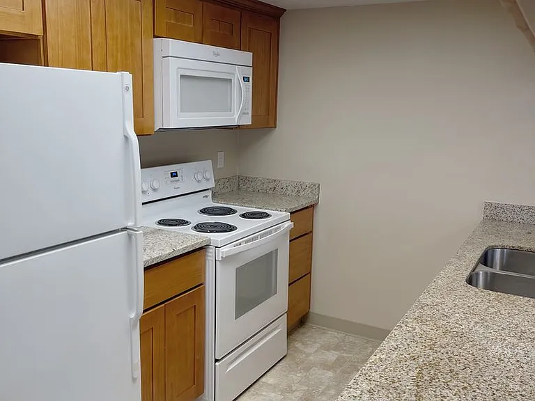 Roxclif Apartments — Photo 23