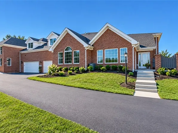 1558 NW Parkwood Pointe Dr, Crescent, PA 15046