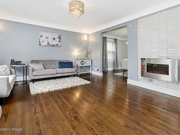 4th image of 7006 W Newport Ave
