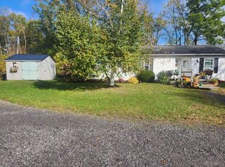 574 Town Line Rd, Lancaster, NY 14086